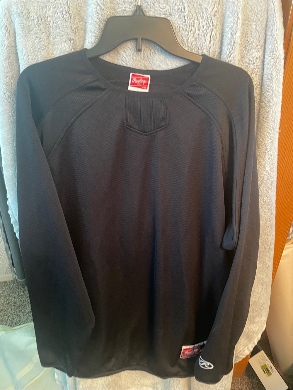 Rawlings Black Long-Sleeve Athletic Top with Logo Patch